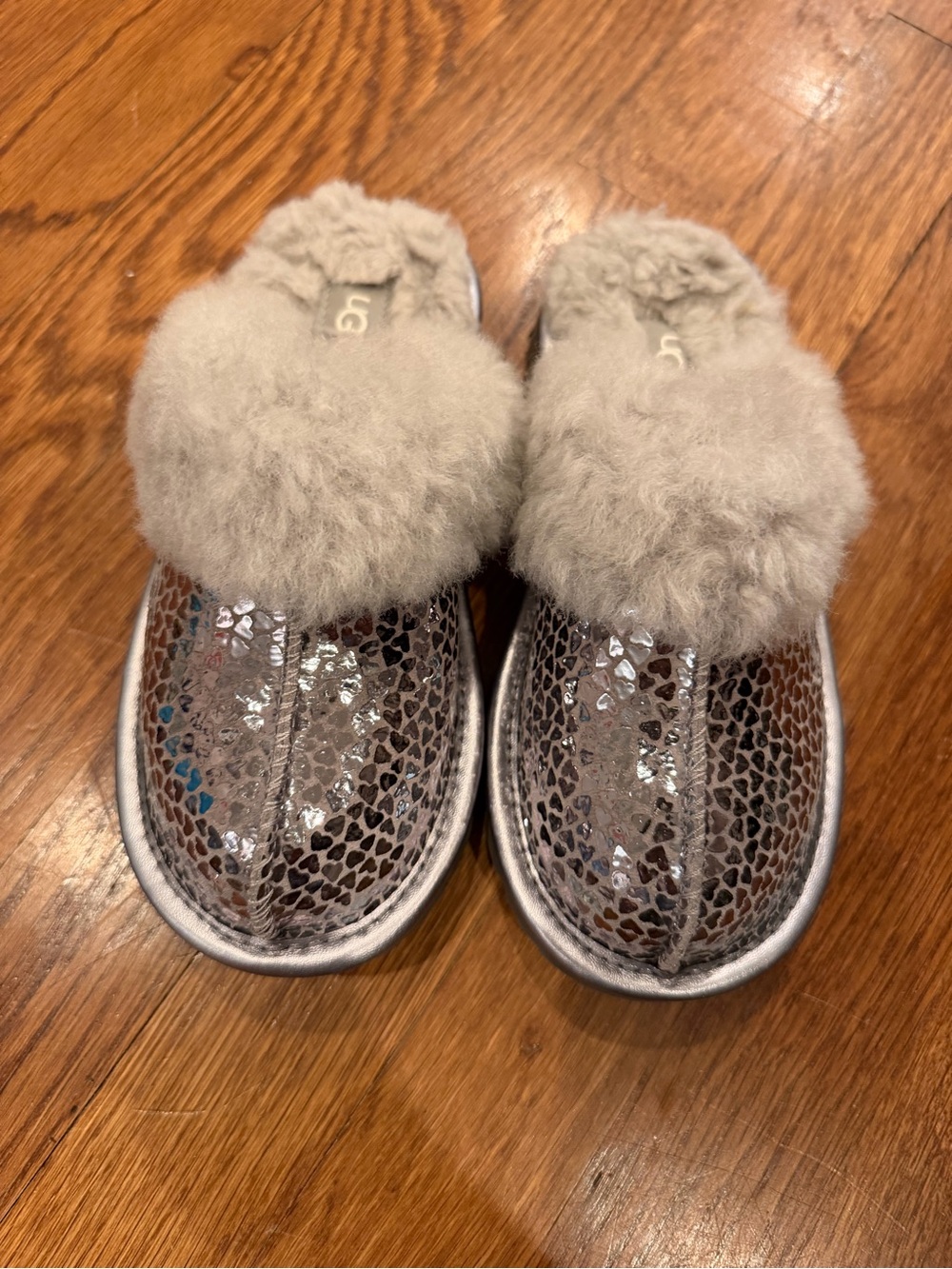 UGG Kids Silver Metallic Sparkle Faux-Fur Cuff Slip-On Slippers
